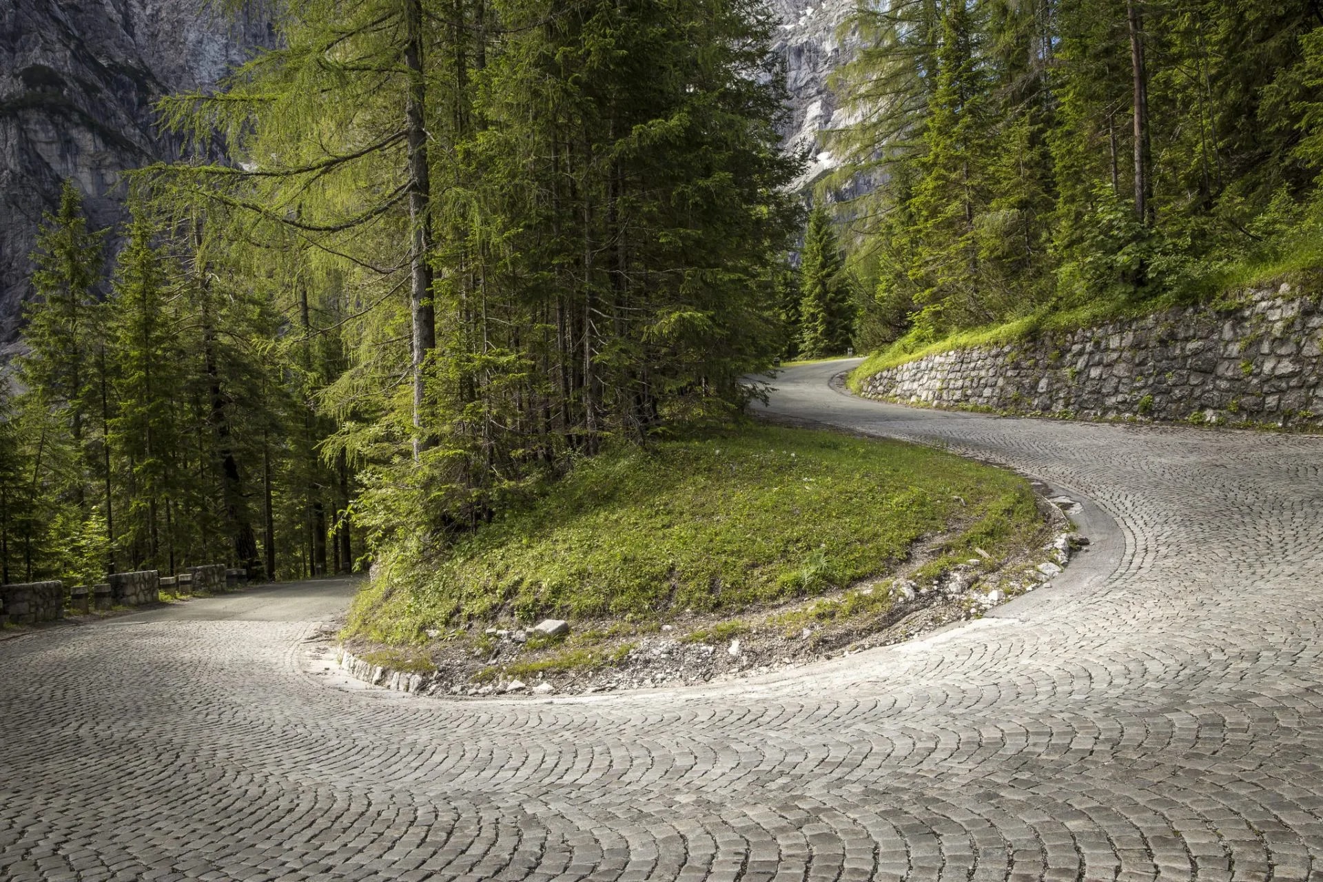 Road to Vrsic scaled 1