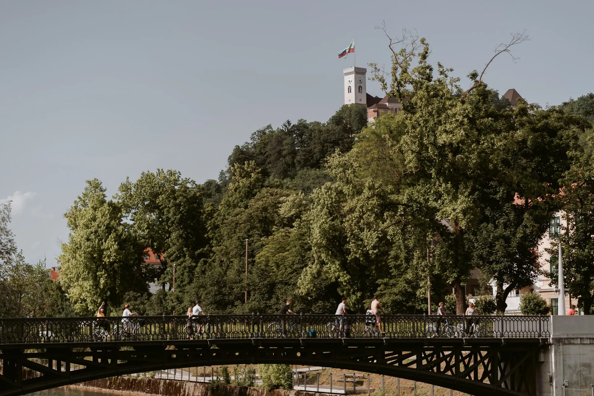 Tour de Ljubljana à vélo avec le château de Ljubljana à l'échelle 1