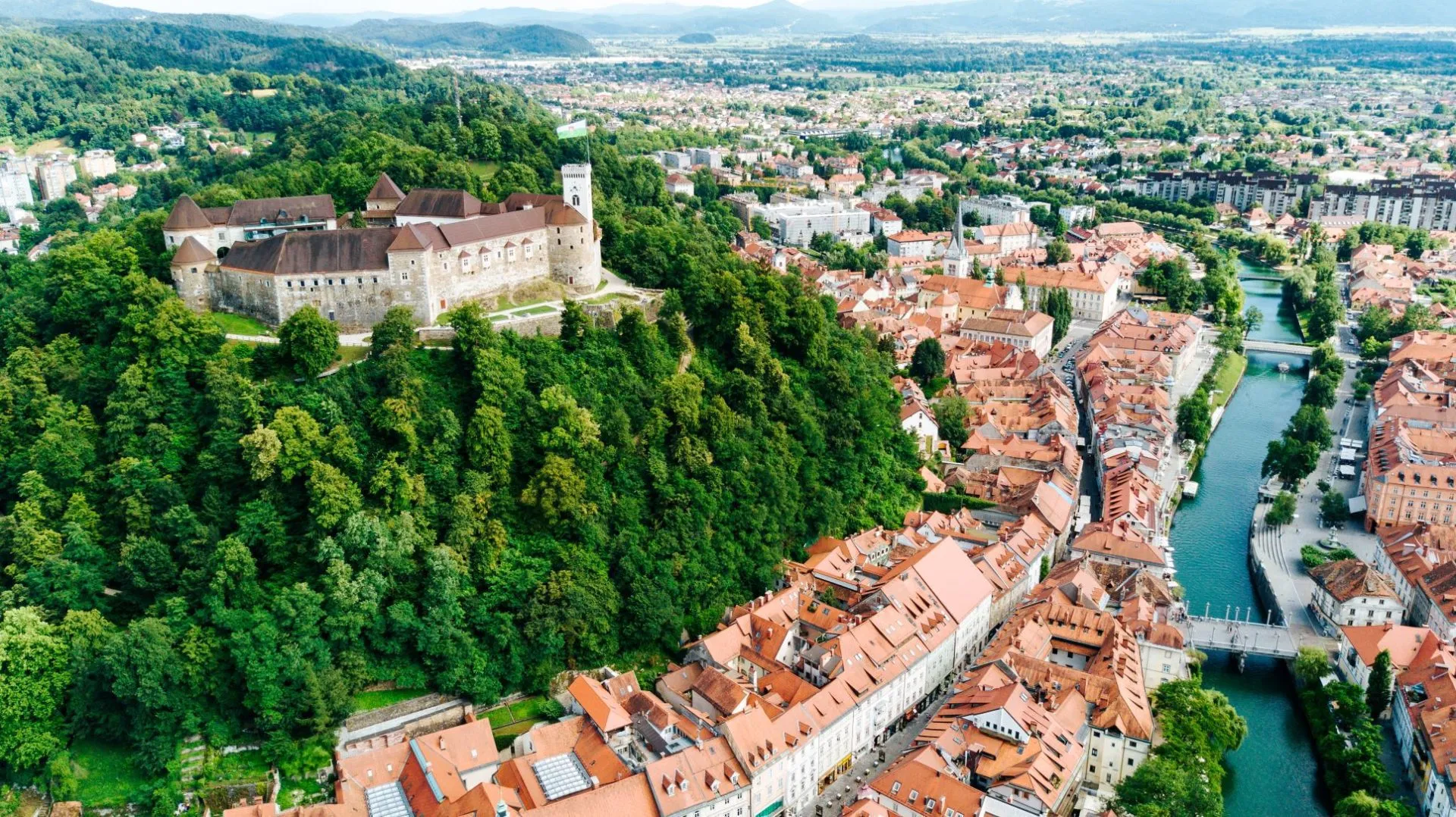 Ljubljana met het kasteel op schaal 1