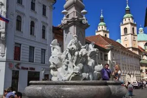 Robba-fontein in de oude binnenstad van Ljubljana