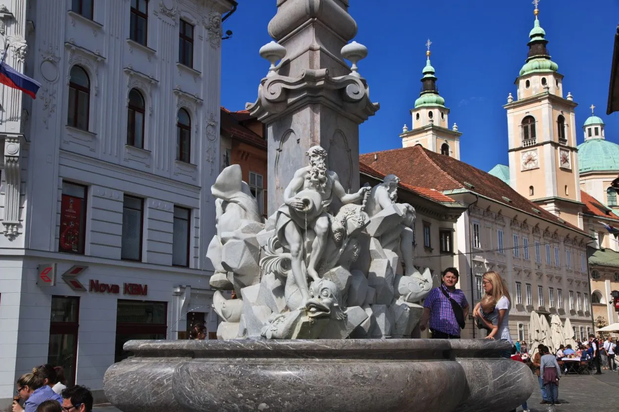 Robba-fontänen i gamla stan i Ljubljana